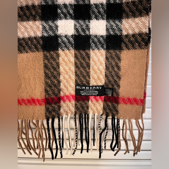 BURBERRY Fringed Checked Cashmere Scarf - Picture 2 of 7